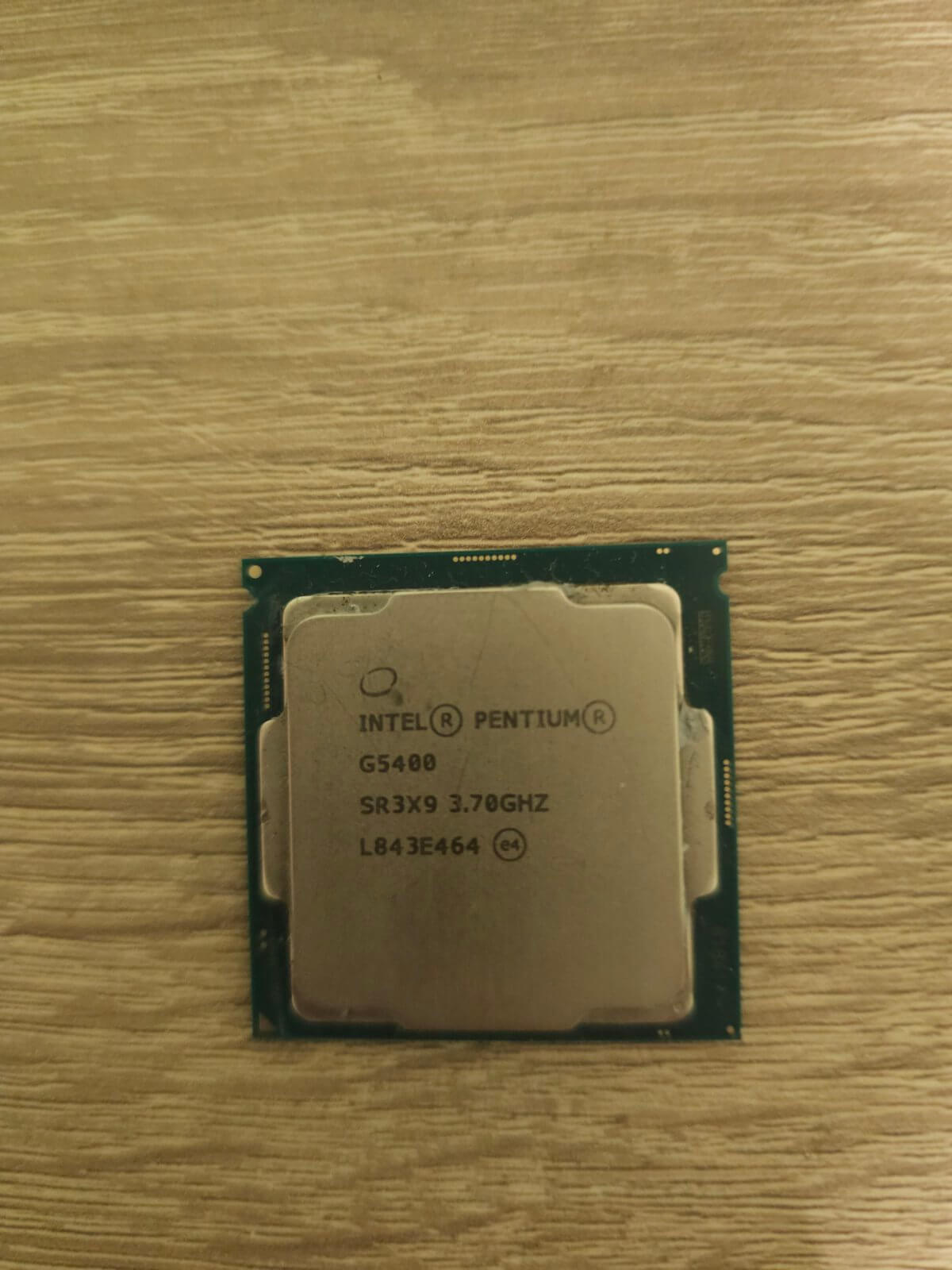 Процесор Intel® Pentium® Gold G5400 - Pentium Gold G5400 процесор, 2 ядра, 3.7GHz, идеален за офис и домашни приложения.