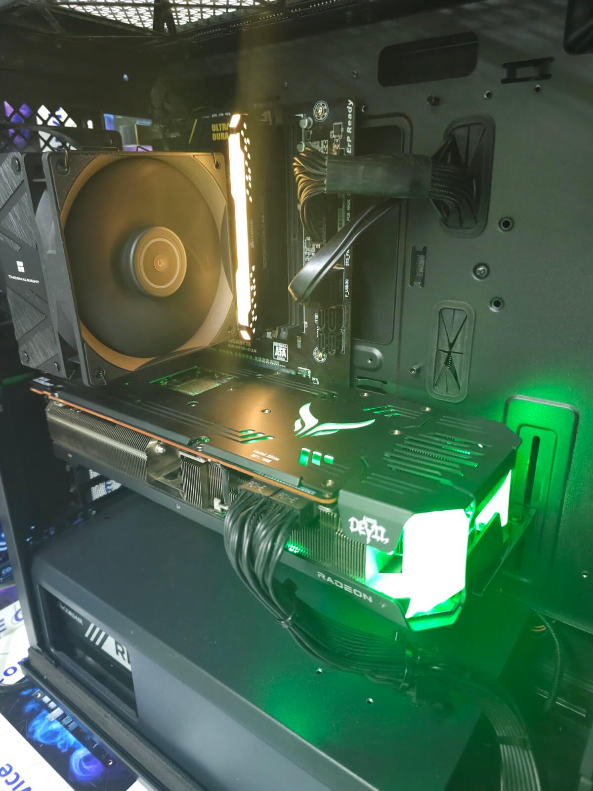 Геймърски Компютър за лек гейминг | |