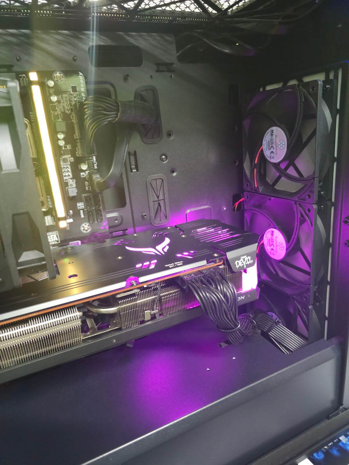 Геймърски Компютър за лек гейминг | |