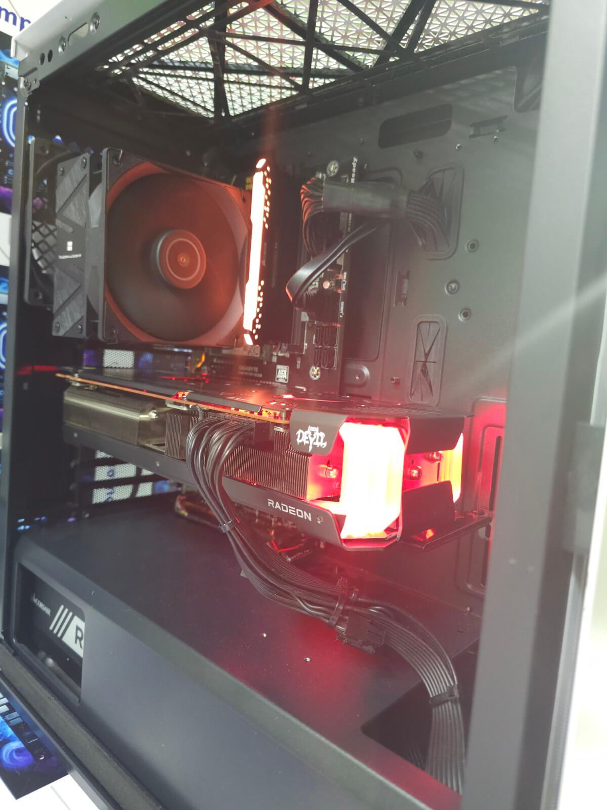 Геймърски Компютър за лек гейминг | |