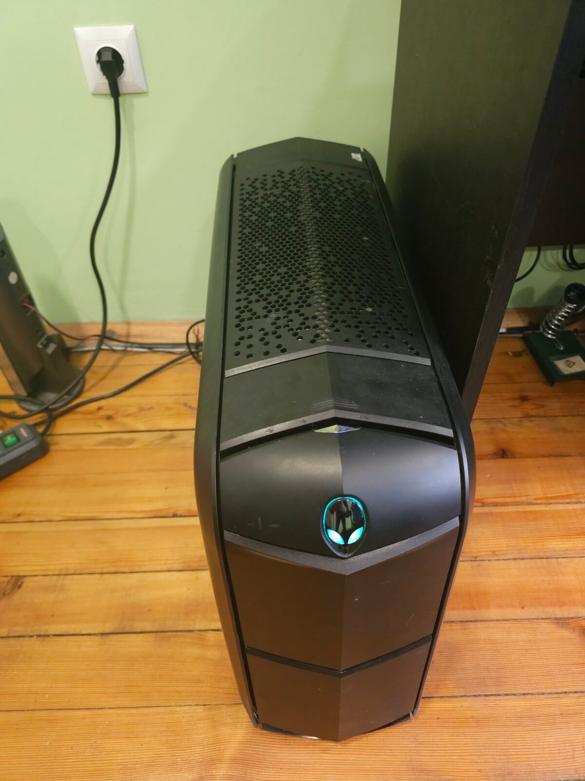 🖥️ Alienware Aurora R3
👽 Alienware gaming PC
🎮 Геймърски компютър
🧠 Intel Core i3-8100
⚡ 3.60 GHz процесор
🛠️ ASUS PRIME H310M-R R2.0
💾 8 GB DDR4 RAM
🎮 AMD Radeon RX 470
🔥 RX 470 8 GB GDDR5
💧 Водно охлаждане
❄️ Тих геймърски компютър
💽 1 TB HDD
📦 Голям хард диск
🎯 1080p gaming
🎮 CS2 PC
🎮 Fortnite PC
🎮 GTA V PC
💻 Компютър за работа
📊 Офис компютър
🎨 Графична работа
🎬 Видео и мултимедия
🚀 Възможност за ъпгрейд
⭐ Цена/качество