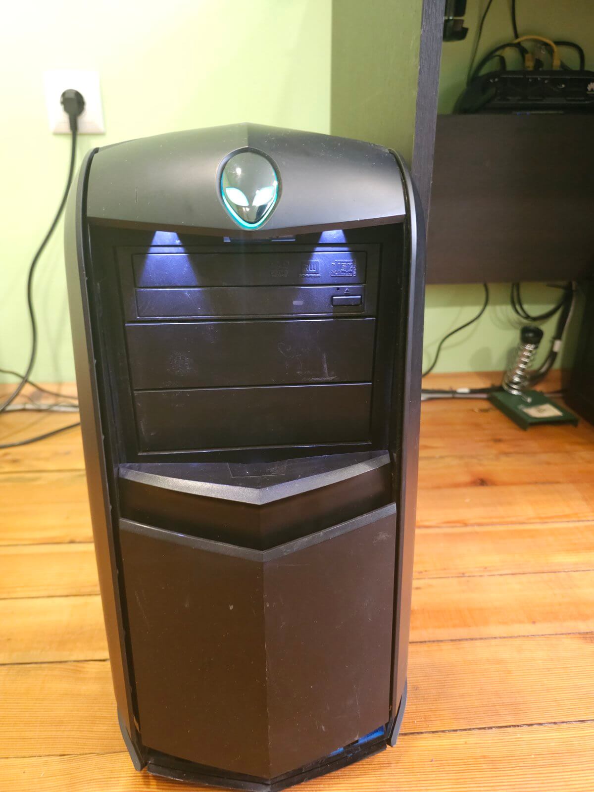 🖥️ Alienware Aurora R3
👽 Alienware gaming PC
🎮 Геймърски компютър
🧠 Intel Core i3-8100
⚡ 3.60 GHz процесор
🛠️ ASUS PRIME H310M-R R2.0
💾 8 GB DDR4 RAM
🎮 AMD Radeon RX 470
🔥 RX 470 8 GB GDDR5
💧 Водно охлаждане
❄️ Тих геймърски компютър
💽 1 TB HDD
📦 Голям хард диск
🎯 1080p gaming
🎮 CS2 PC
🎮 Fortnite PC
🎮 GTA V PC
💻 Компютър за работа
📊 Офис компютър
🎨 Графична работа
🎬 Видео и мултимедия
🚀 Възможност за ъпгрейд
⭐ Цена/качество